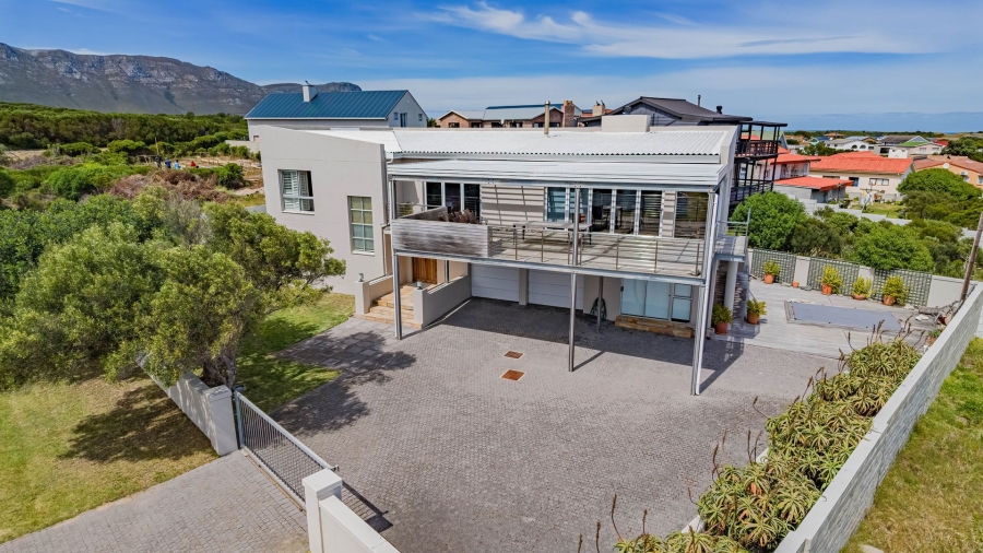 4 Bedroom Property for Sale in De Kelders Western Cape
